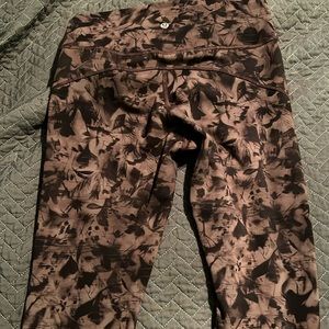 size 6 printed lululemon leggings